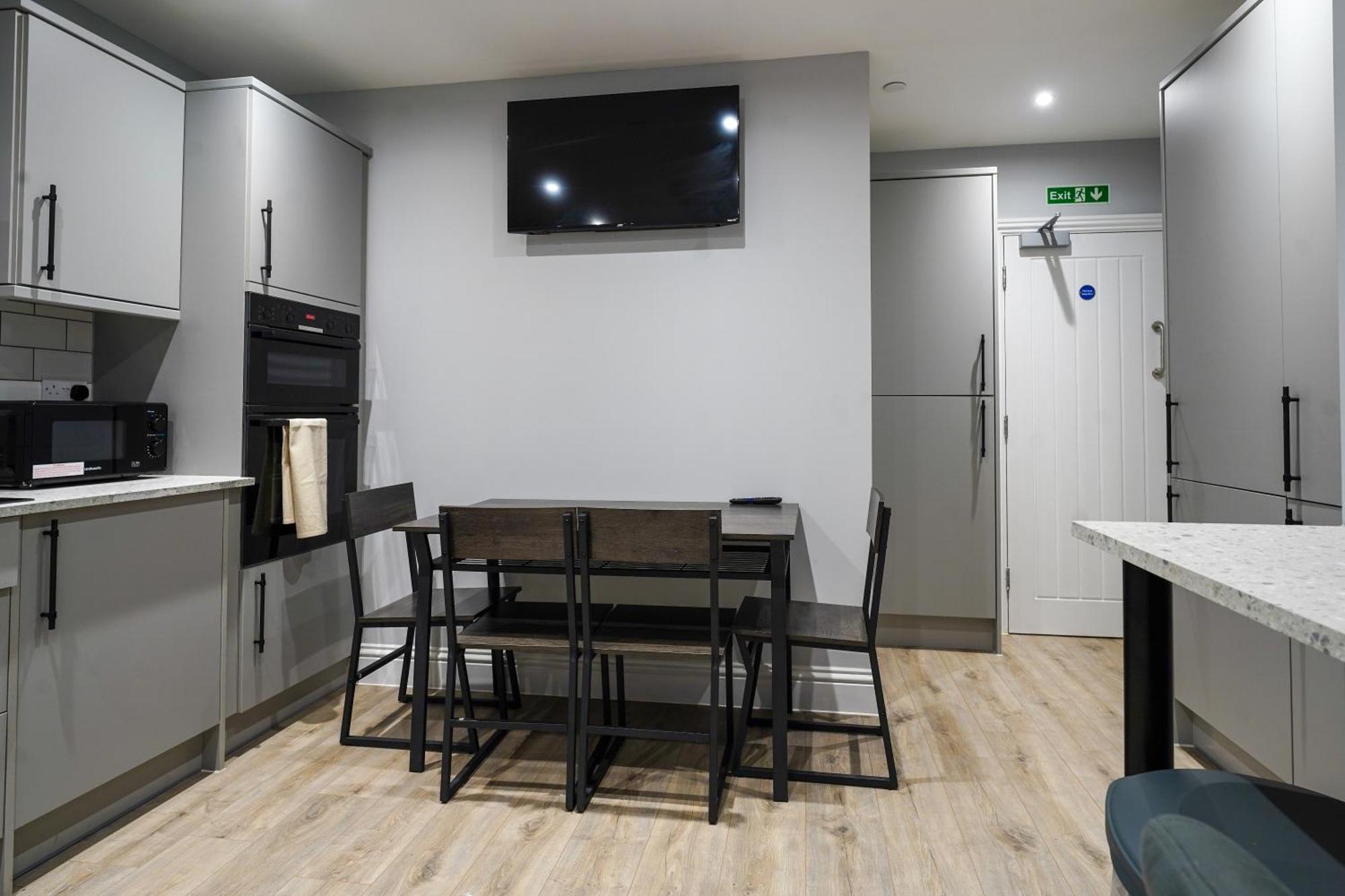 En-Suite Double Rooms, Smart Tv Comfy Style 래넬리 외부 사진