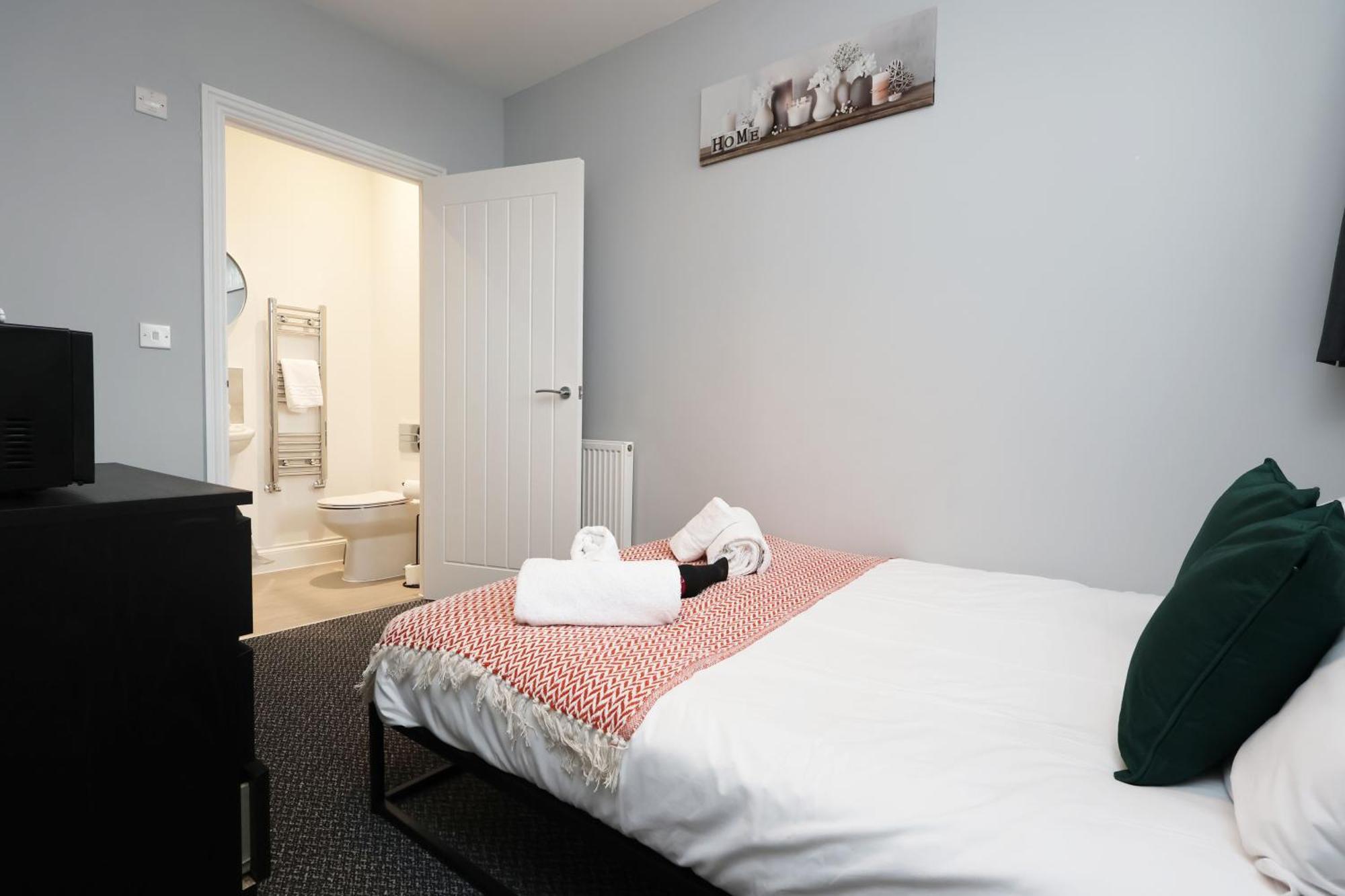 En-Suite Double Rooms, Smart Tv Comfy Style 래넬리 외부 사진