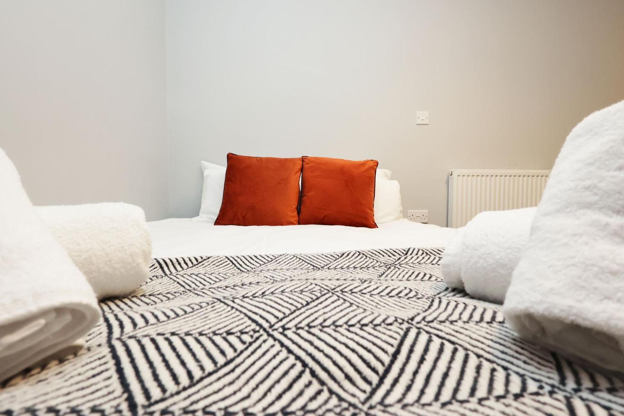 En-Suite Double Rooms, Smart Tv Comfy Style 래넬리 외부 사진
