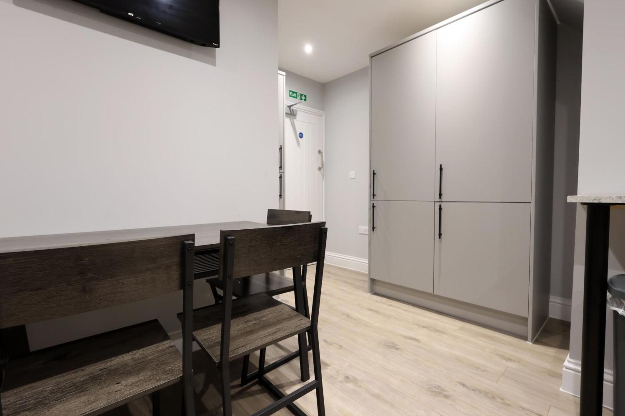 En-Suite Double Rooms, Smart Tv Comfy Style 래넬리 외부 사진