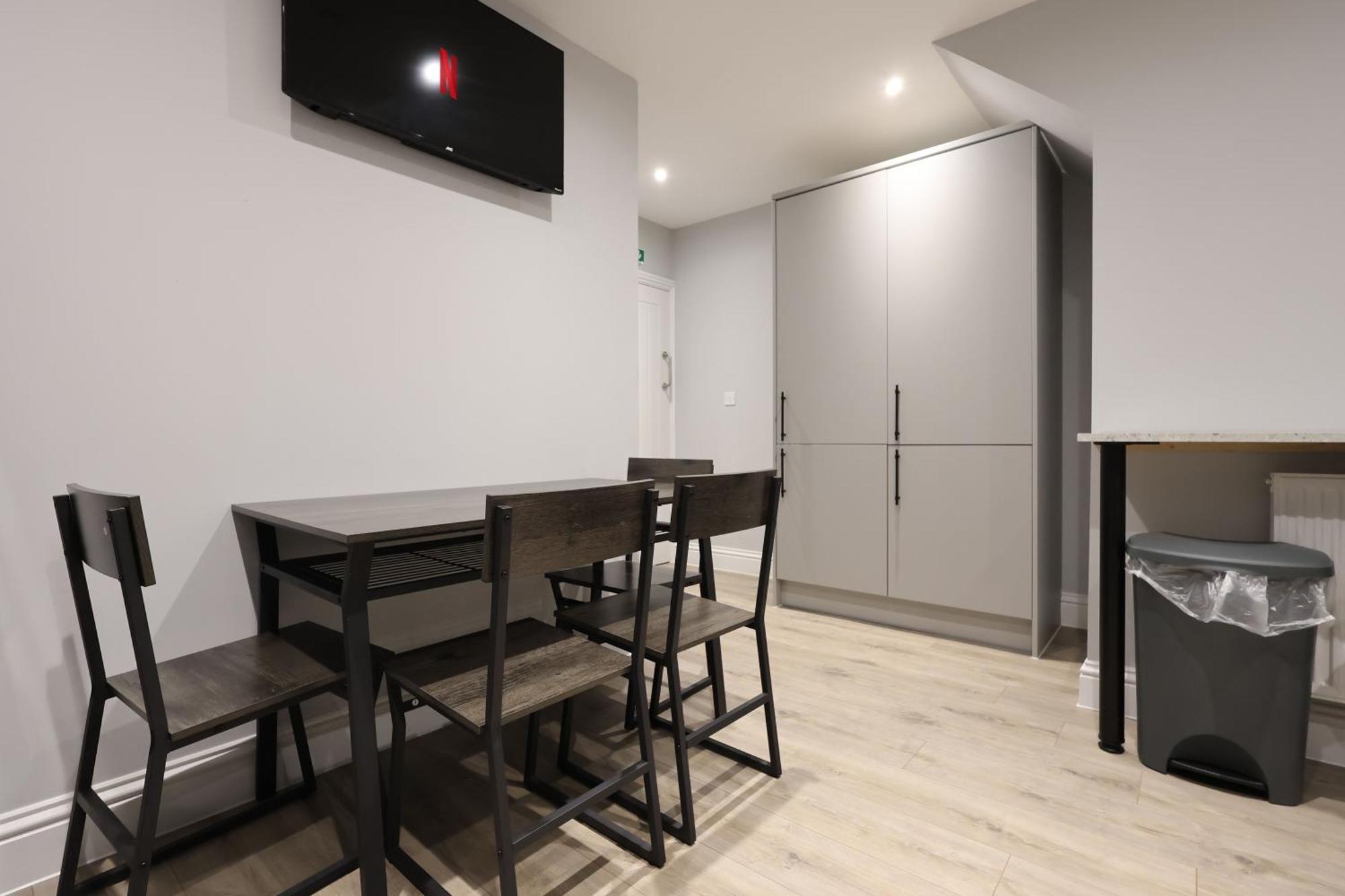 En-Suite Double Rooms, Smart Tv Comfy Style 래넬리 외부 사진
